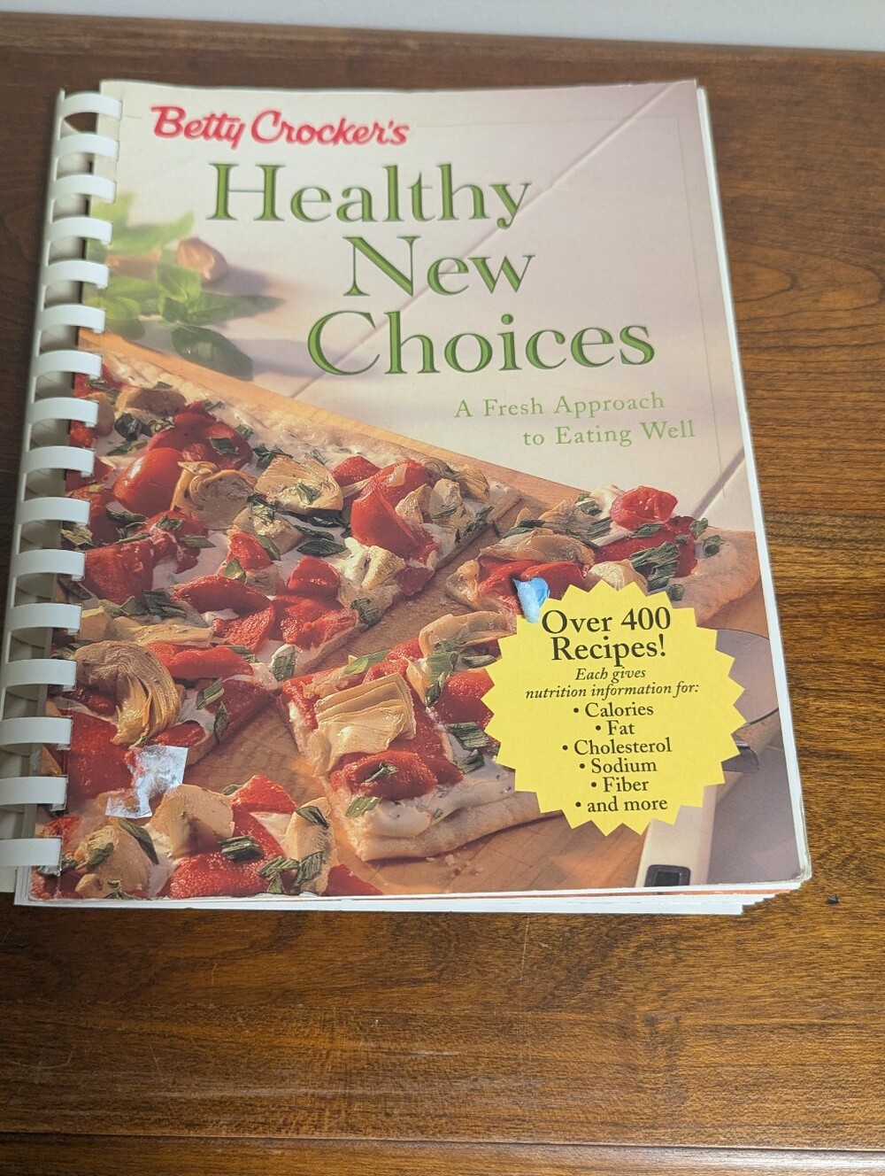 Betty Crocker Healthy New Choices Cookbook - White, Red & Green Cover Vintage.